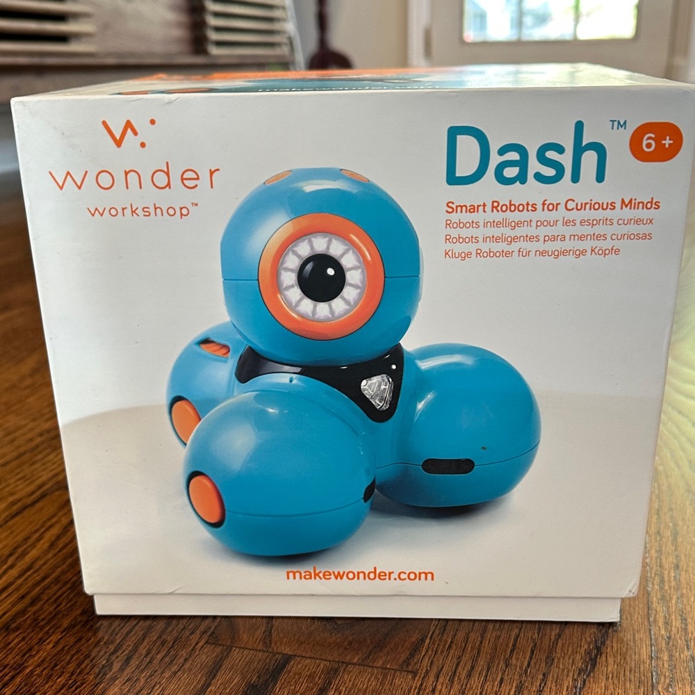 Dash Robot Blue&Orange-By Wonderworks Brand NWOT box was just opened